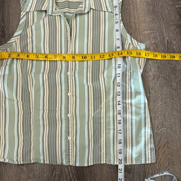 old navy sleeveless stretchy stripped button front shirt - Picture 5 of 5